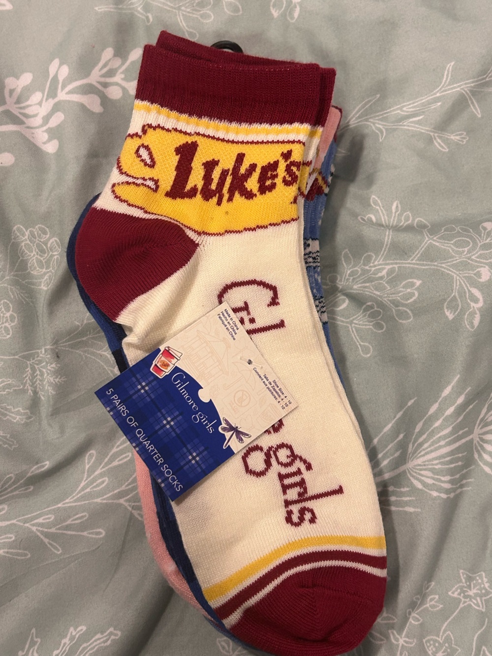 Gilmore Girls 'Luke's' Cup Crossbody Bag and Motif Socks- 5 Pairs - Picture 10 of 10